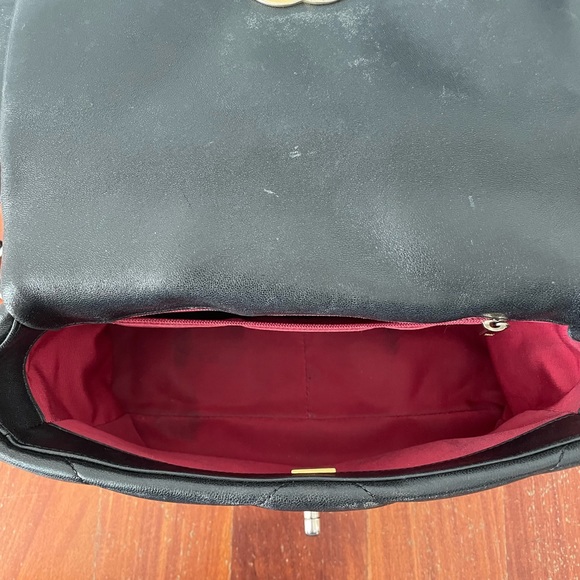 BLACK QUILTED LAMBSKIN CHANEL 19 FLAP BAG medium - Picture 8 of 9